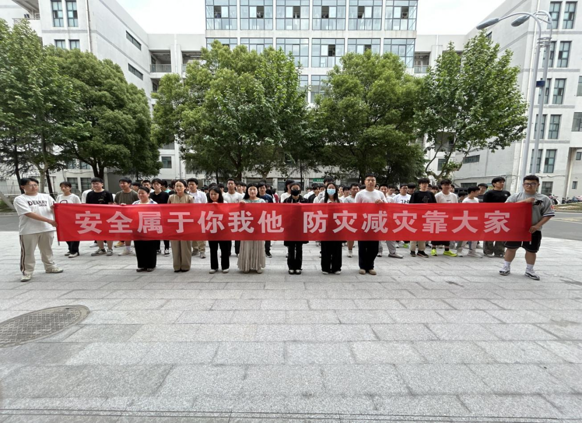 安全属于你我他防灾减灾靠大家  人工智能学院开展宿舍消防演练暨防灾减灾主题活动